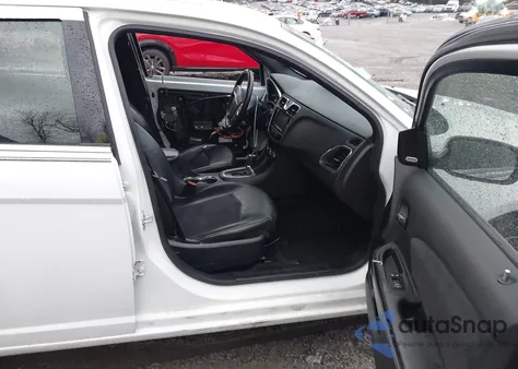 2013 Chrysler 200 Limited z USA, uszkodzony, nr VIN 1C3CCBCG8DN651270